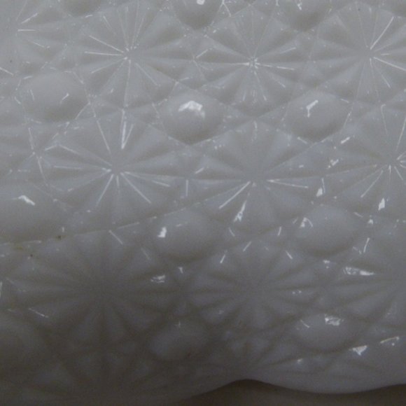 Fenton white milk glass daisy button bowl 12